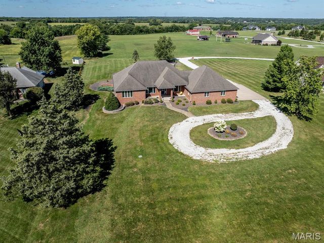 3950 County Road 329, Palmyra, MO 63461