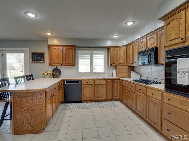 3950 County Road 329, Palmyra, MO 63461