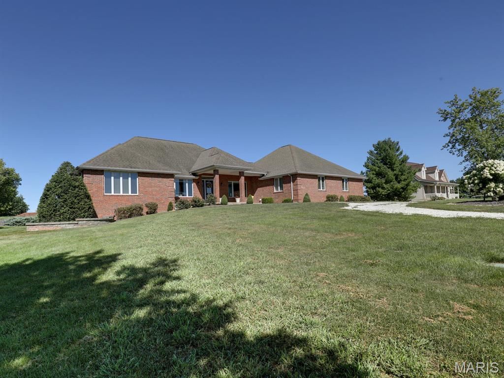 3950 County Road 329, Palmyra, MO 63461