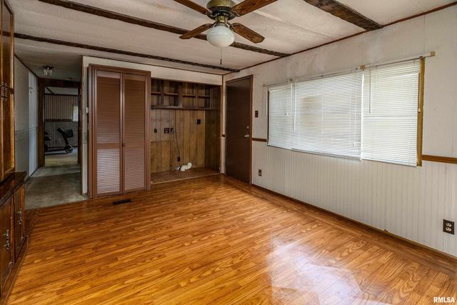 208 W PENNSYLVANIA Avenue, Pittsburg, IL 62974