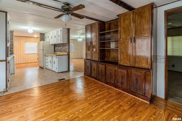 208 W PENNSYLVANIA Avenue, Pittsburg, IL 62974