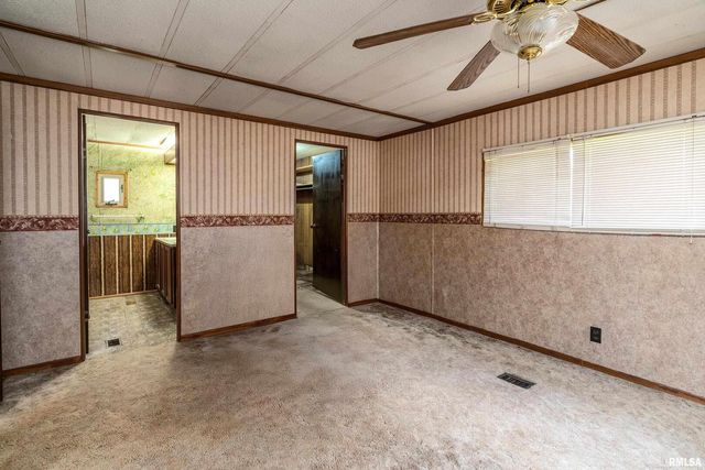 208 W PENNSYLVANIA Avenue, Pittsburg, IL 62974