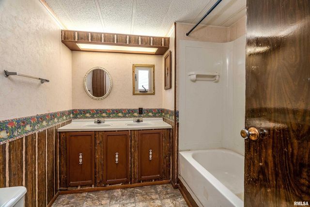 208 W PENNSYLVANIA Avenue, Pittsburg, IL 62974