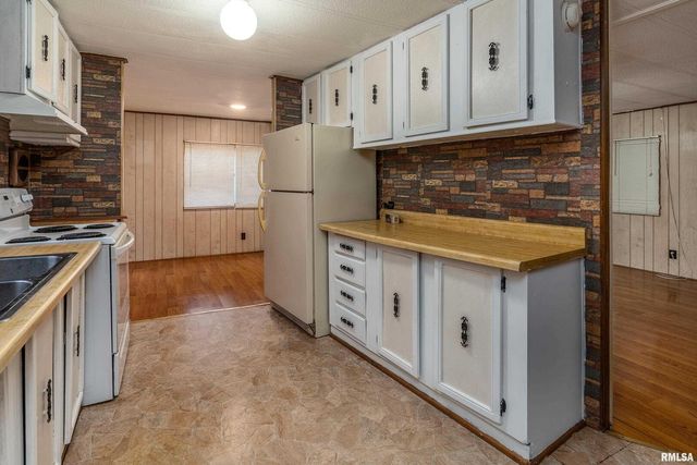208 W PENNSYLVANIA Avenue, Pittsburg, IL 62974