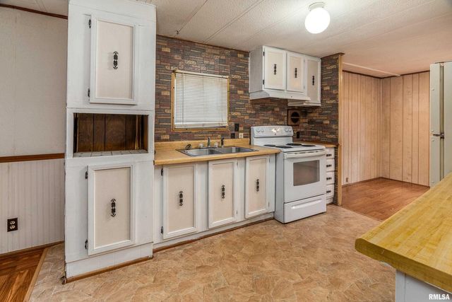 208 W PENNSYLVANIA Avenue, Pittsburg, IL 62974
