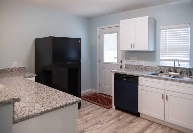 506 W 7th Street, Bonham, TX 75418