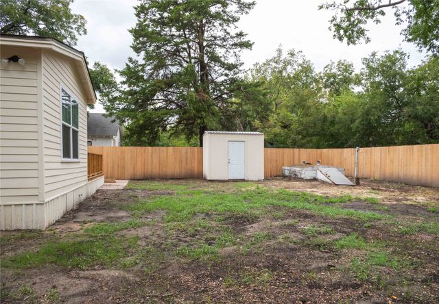 506 W 7th Street, Bonham, TX 75418