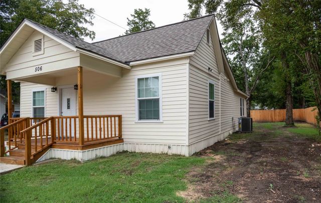 506 W 7th Street, Bonham, TX 75418