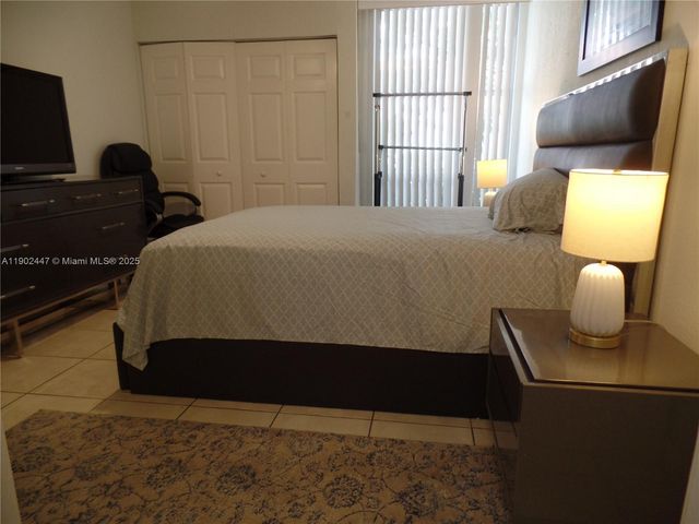 210 172nd St 127, Sunny Isles Beach, FL 33160