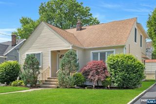 45 W Oldis Street, Rochelle Park, NJ 07662