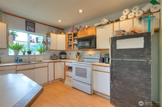 102 Elma Street, Copalis Beach, WA 98535