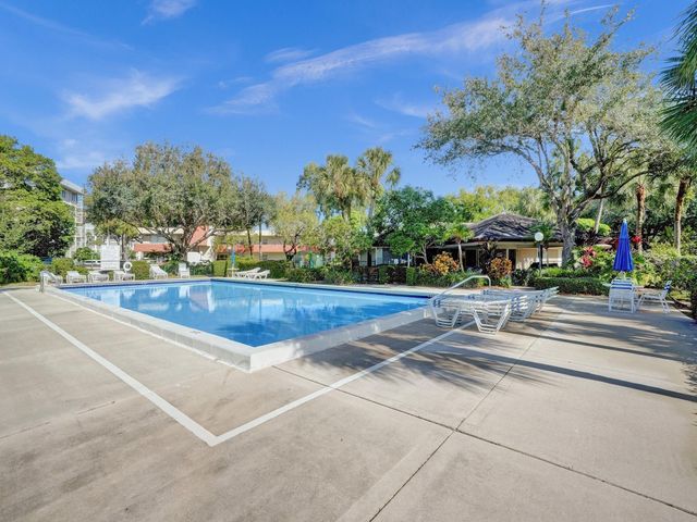 823 Cypress Boulevard 201, Pompano Beach, FL 33069