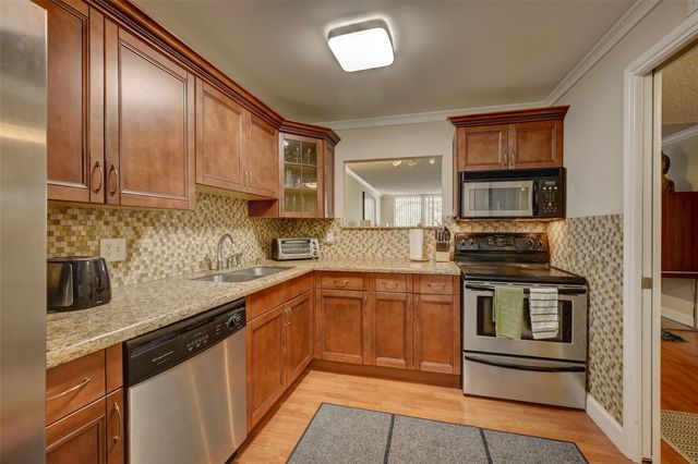 823 Cypress Boulevard 201, Pompano Beach, FL 33069