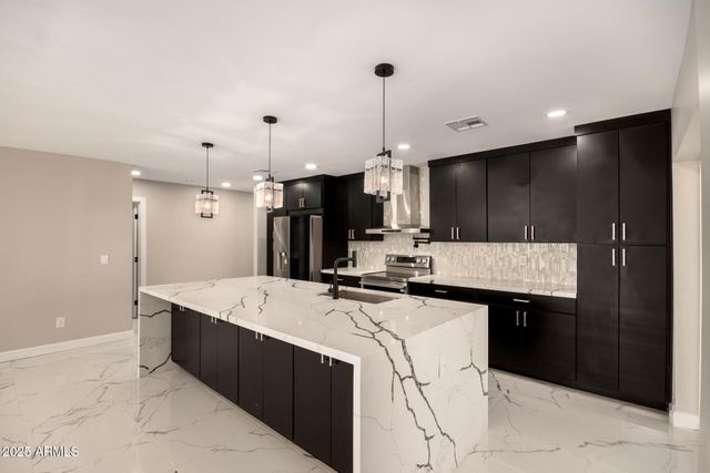 106 E El Camino Drive, Phoenix, AZ 85020