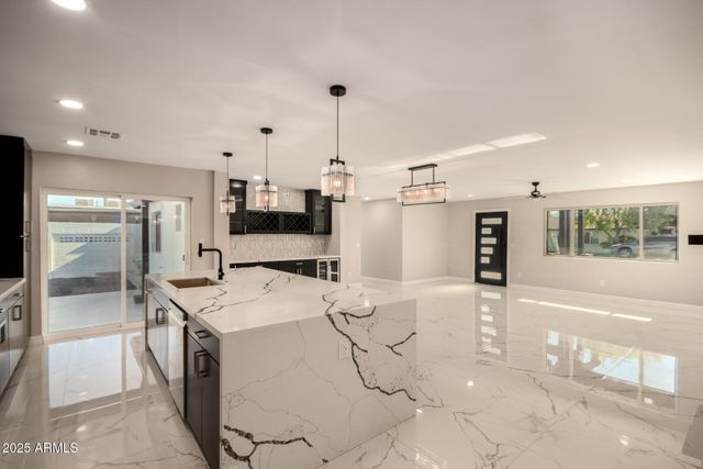 106 E El Camino Drive, Phoenix, AZ 85020