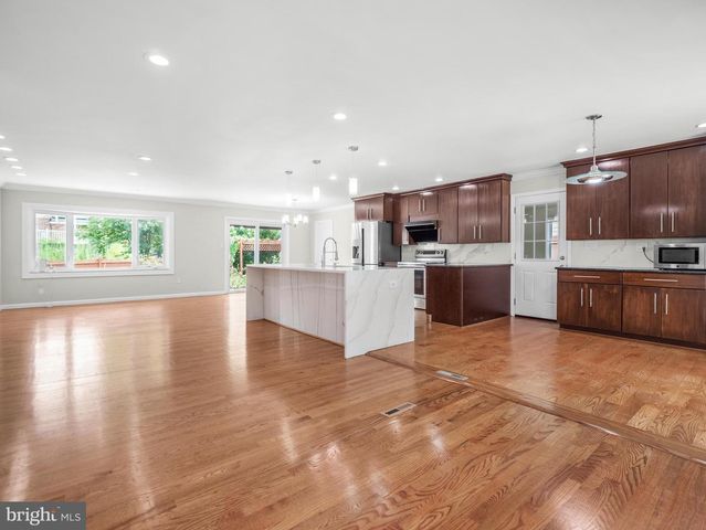 14204 WOODCREST DR, Rockville, MD 20853