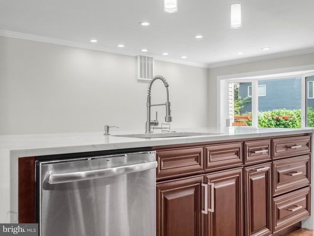 14204 WOODCREST DR, Rockville, MD 20853