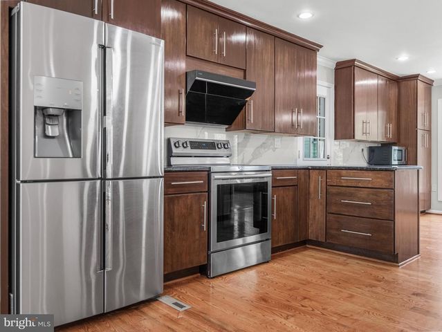 14204 WOODCREST DR, Rockville, MD 20853