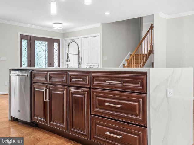 14204 WOODCREST DR, Rockville, MD 20853