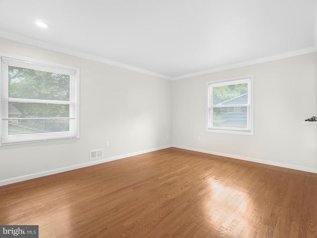 14204 WOODCREST DR, Rockville, MD 20853