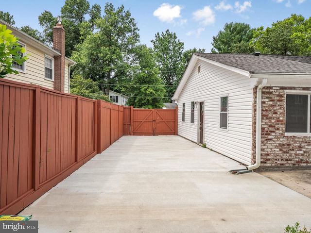 14204 WOODCREST DR, Rockville, MD 20853