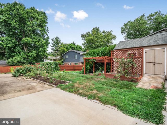 14204 WOODCREST DR, Rockville, MD 20853