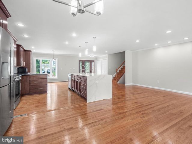 14204 WOODCREST DR, Rockville, MD 20853