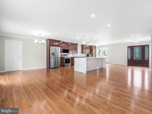 14204 WOODCREST DR, Rockville, MD 20853