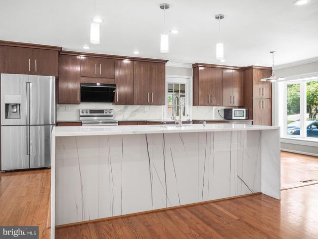 14204 WOODCREST DR, Rockville, MD 20853
