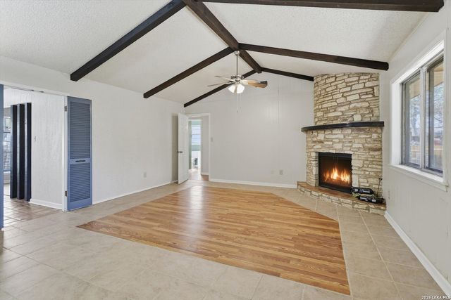 1407 HOSPITAL BLVD, Floresville, TX 78114