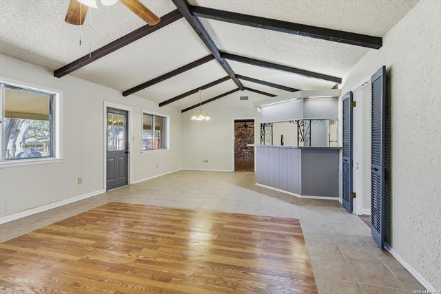 1407 HOSPITAL BLVD, Floresville, TX 78114