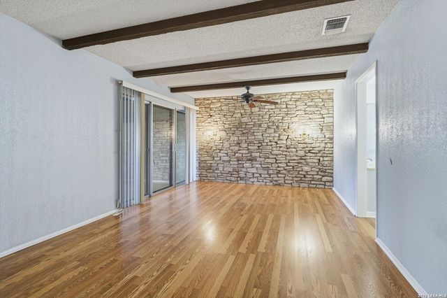 1407 HOSPITAL BLVD, Floresville, TX 78114