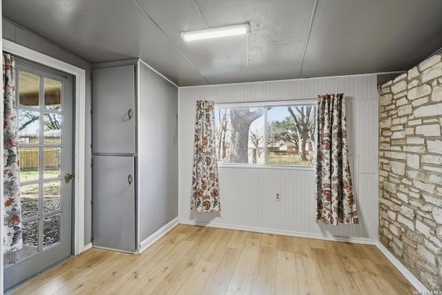 1407 HOSPITAL BLVD, Floresville, TX 78114