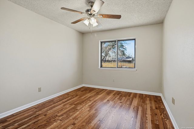 1407 HOSPITAL BLVD, Floresville, TX 78114