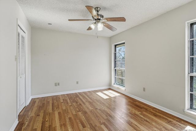 1407 HOSPITAL BLVD, Floresville, TX 78114