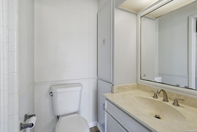 1407 HOSPITAL BLVD, Floresville, TX 78114