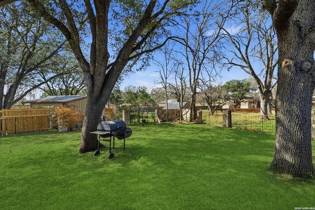 1407 HOSPITAL BLVD, Floresville, TX 78114