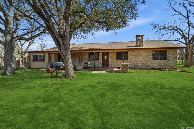 1407 HOSPITAL BLVD, Floresville, TX 78114