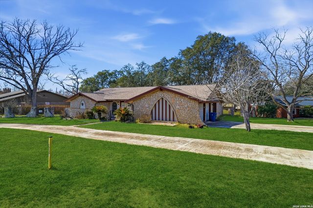 1407 HOSPITAL BLVD, Floresville, TX 78114