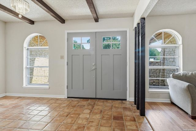 1407 HOSPITAL BLVD, Floresville, TX 78114