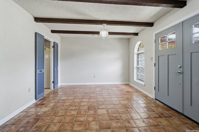 1407 HOSPITAL BLVD, Floresville, TX 78114