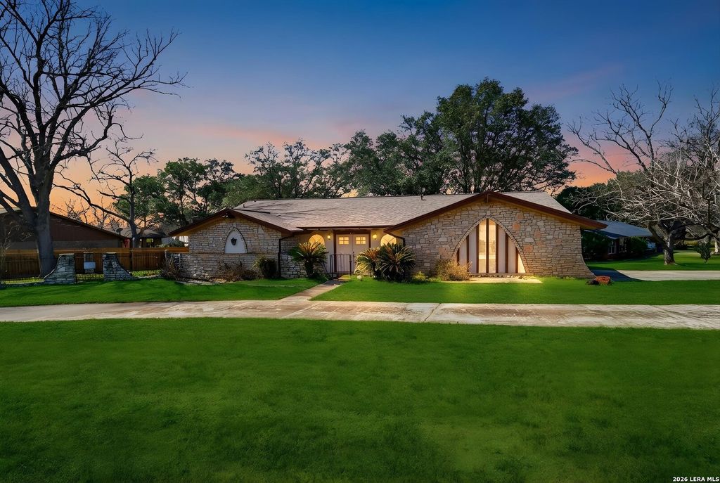 1407 HOSPITAL BLVD, Floresville, TX 78114