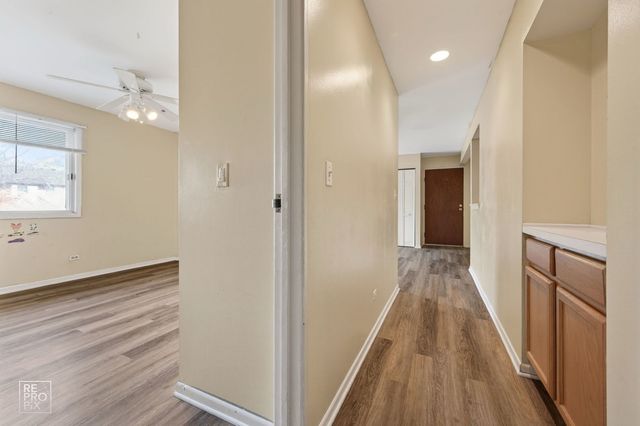 880 N Lakeside Drive 3C, Vernon Hills, IL 60061