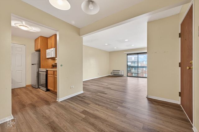 880 N Lakeside Drive 3C, Vernon Hills, IL 60061