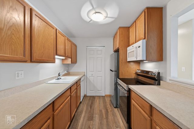 880 N Lakeside Drive 3C, Vernon Hills, IL 60061