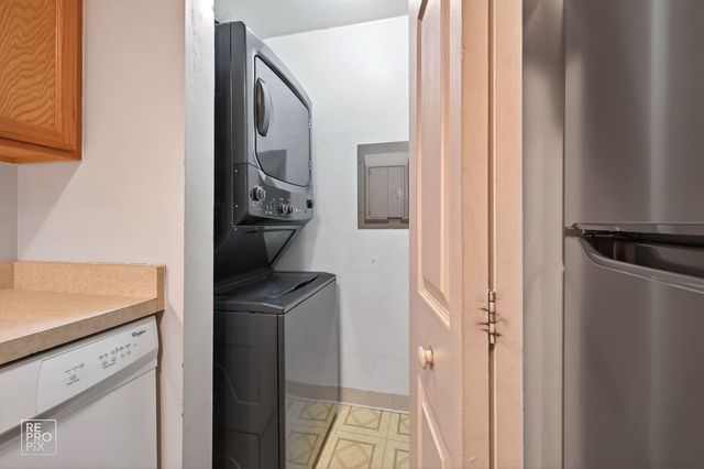 880 N Lakeside Drive 3C, Vernon Hills, IL 60061