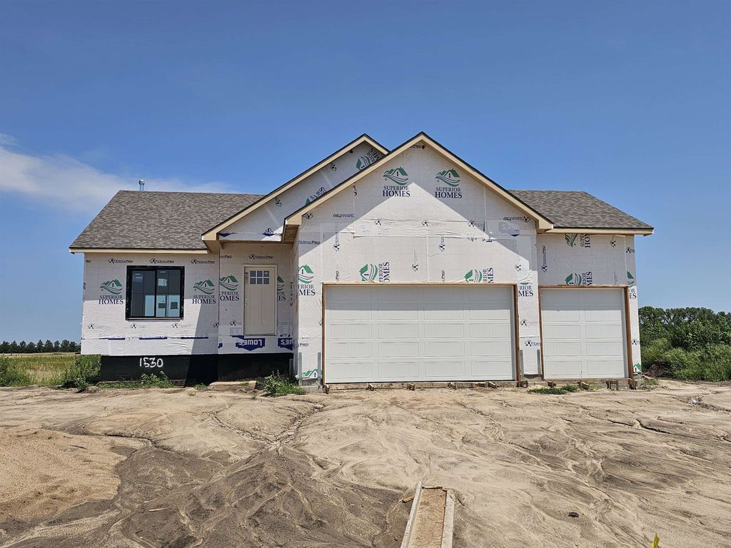 1530 E Midway Ct, Valley Center, KS 67147