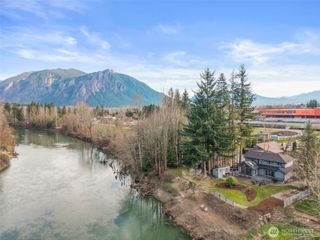 39170 SE Park Street, Snoqualmie, WA 98065
