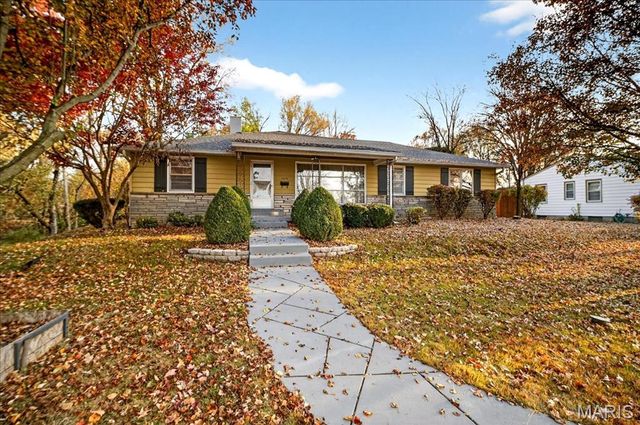 1020 Hawthorn Avenue, St Charles, MO 63301