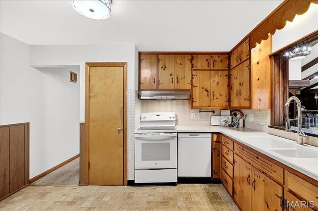 1020 Hawthorn Avenue, St Charles, MO 63301